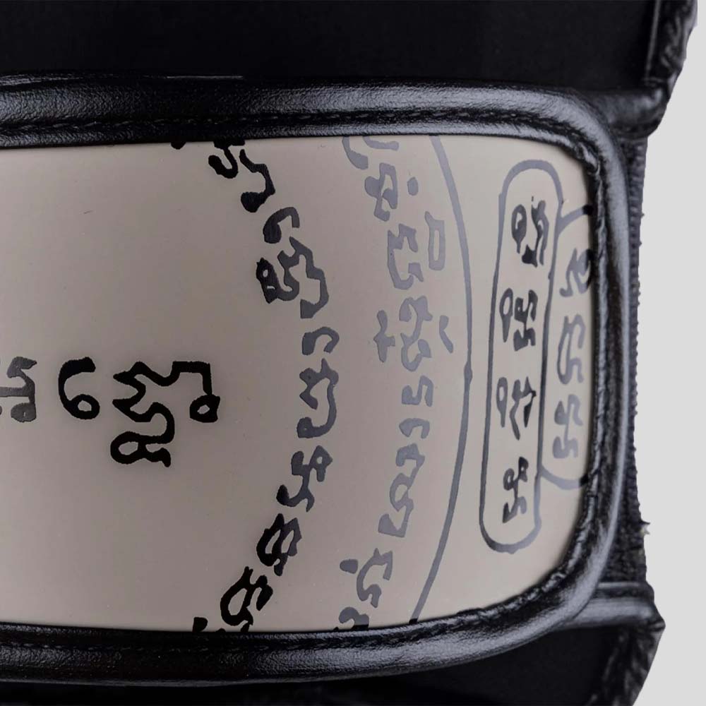 8 Weapons 8 Ways Yant Shin Guards Black/Sand