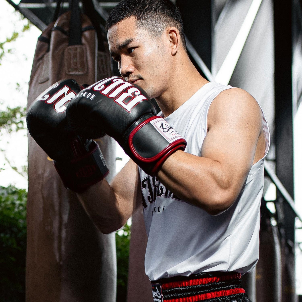 8 Weapons Bangkok Boxing Gloves Black/White - view 9