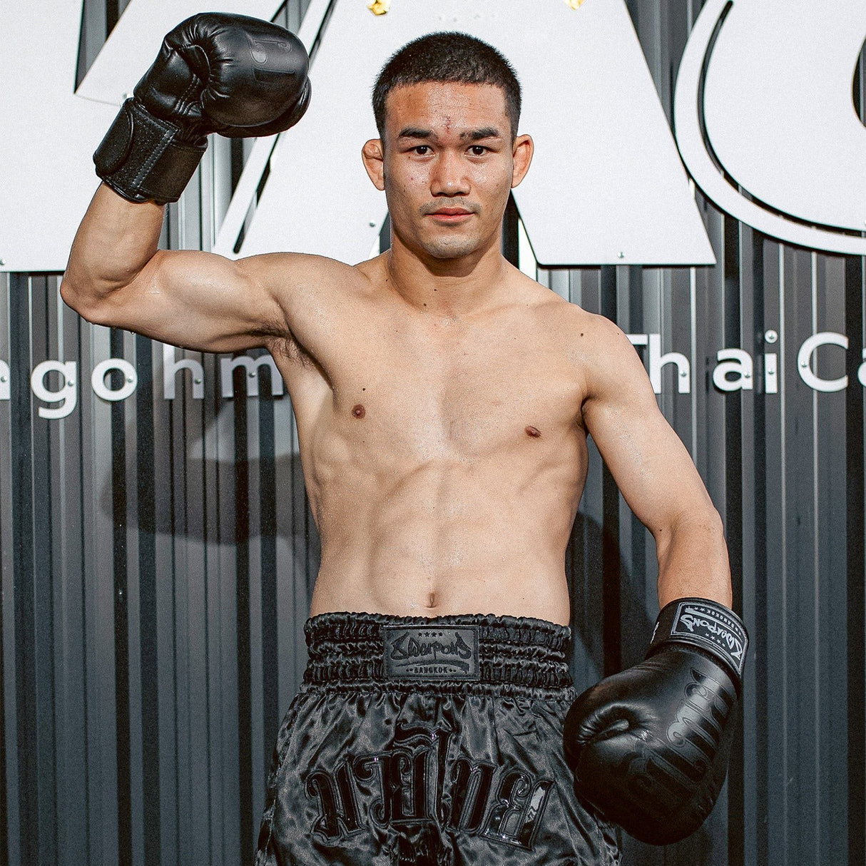 8 Weapons Bangkok Boxing Gloves Black/Black - view 9