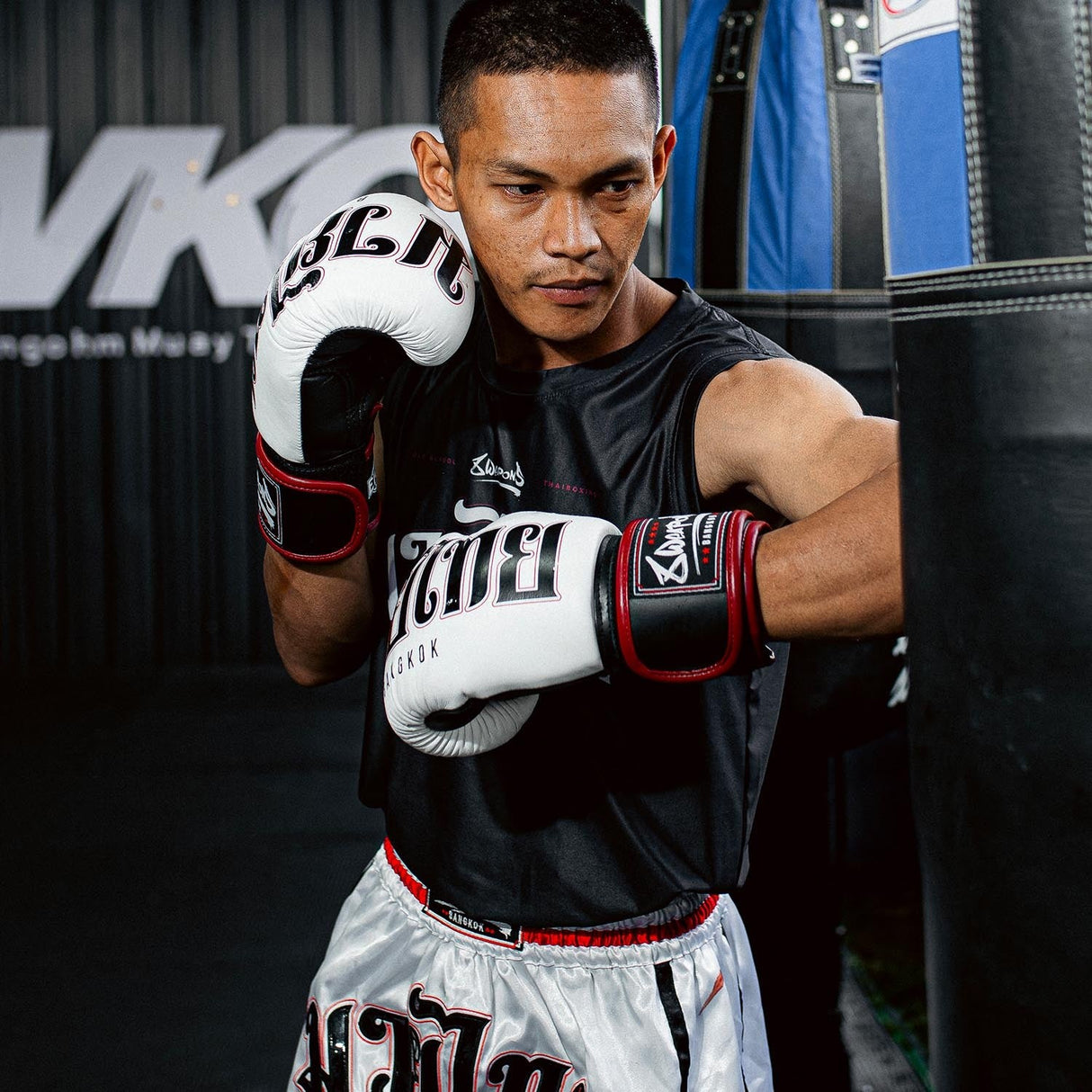 8 Weapons Bangkok Boxing Gloves White/Black - view 11