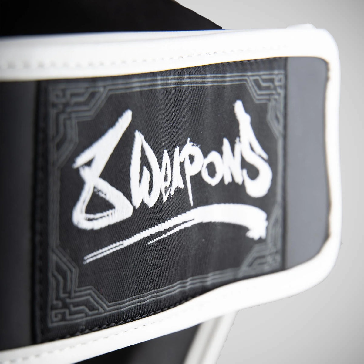 8 Weapons Sak yant Big Tiger Shin Guards Schwarz/Schwarz