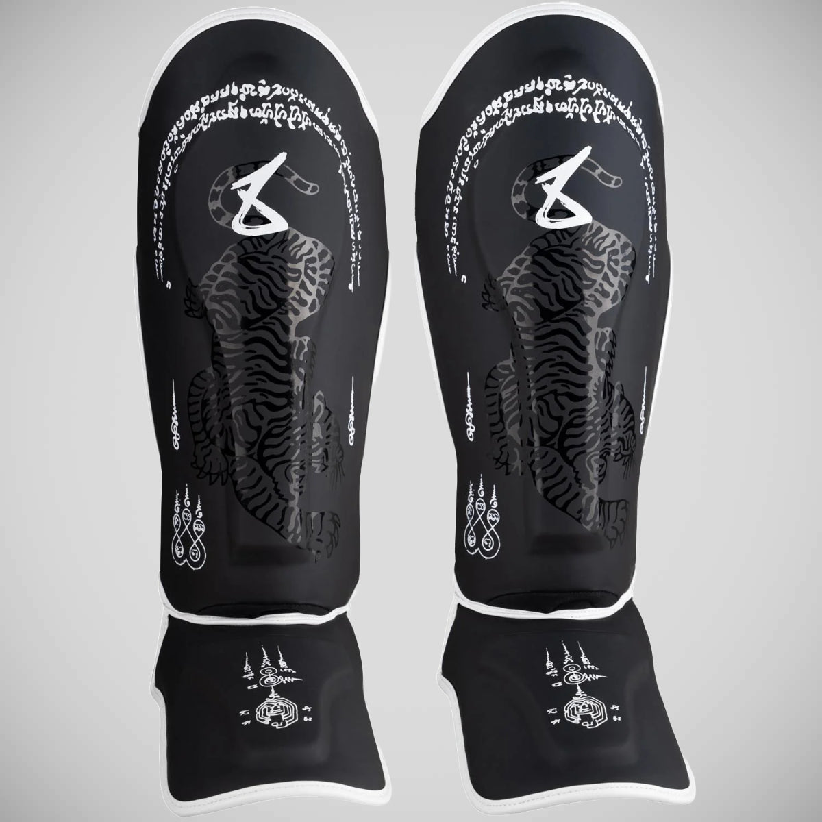 8 Weapons Sak yant Big Tiger Shin Guards Schwarz/Schwarz