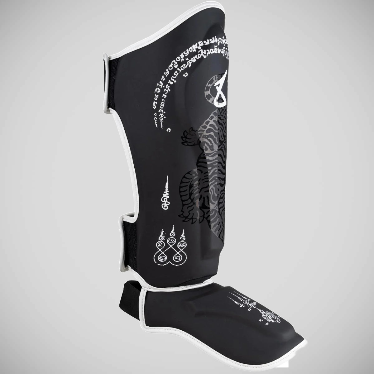8 Weapons Sak yant Big Tiger Shin Guards Schwarz/Schwarz