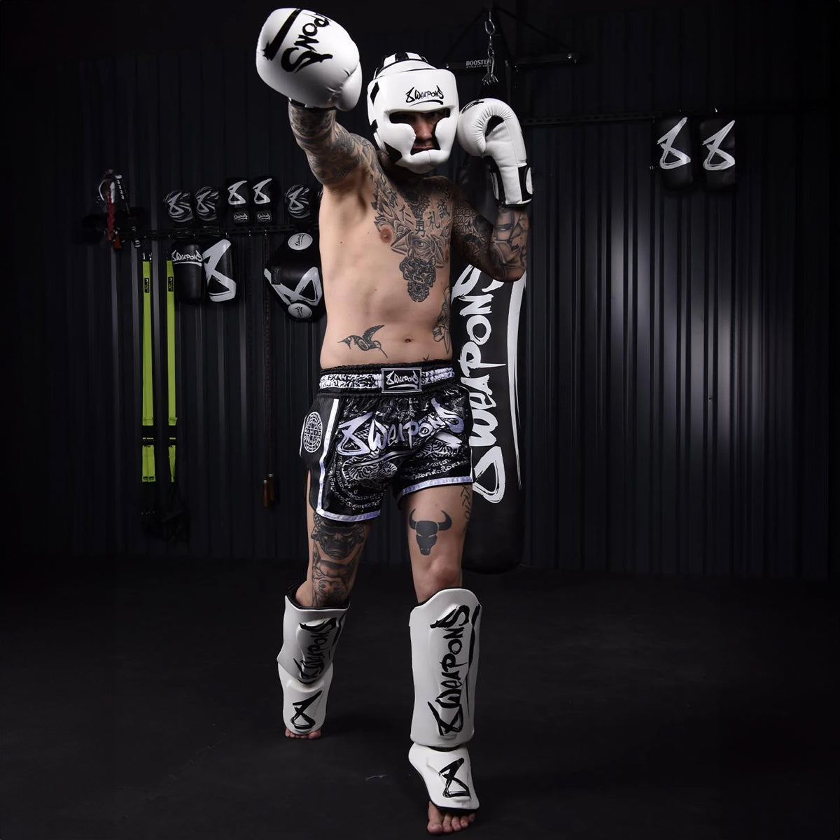 8 Weapons Unbegrenzter Kopfschutz weiß/schwarz