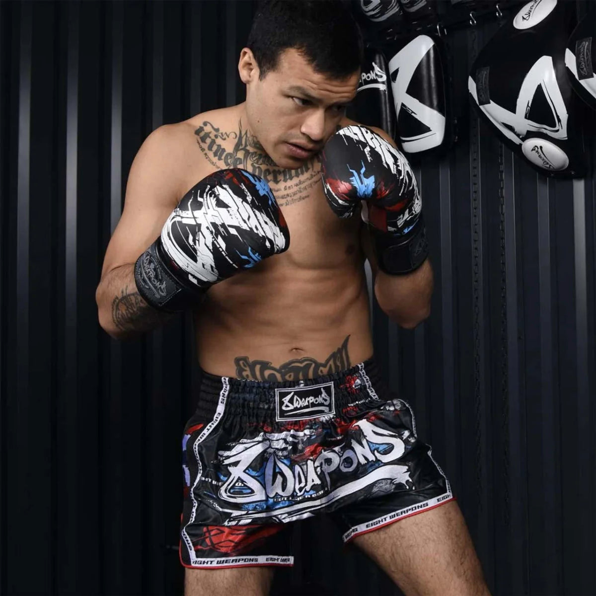 8 zbraní řezané jako čepel 2.0 Muay Thai Shorts Black