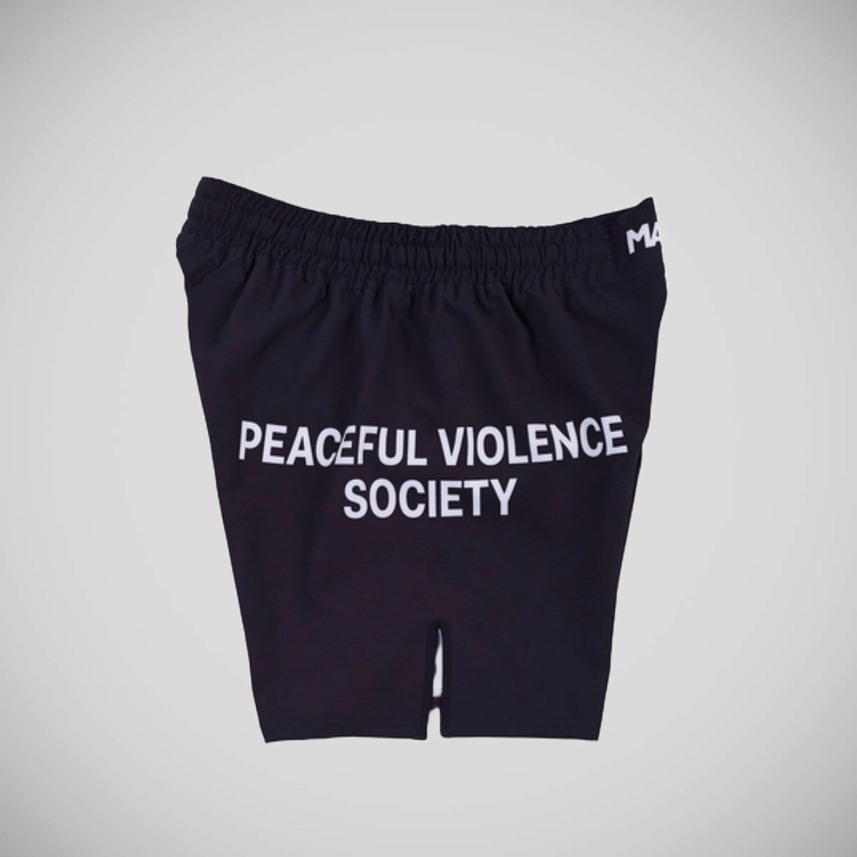 曼托学会与黑色短裤搏斗