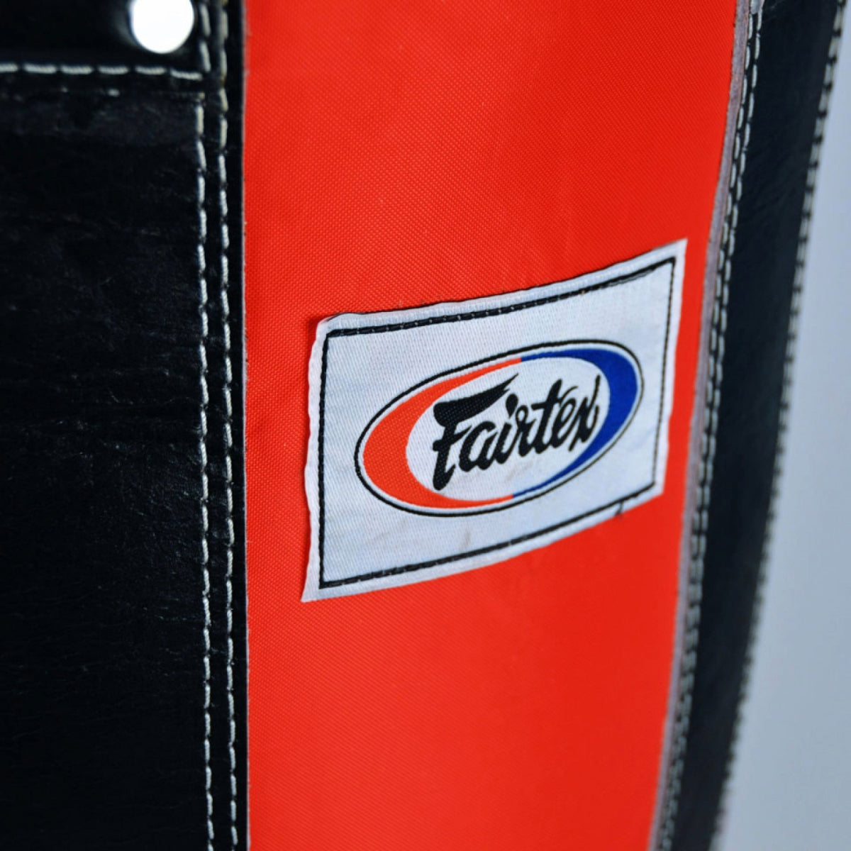 Fairtex HB3 भारी बैग (अन-भरा) काला/लाल