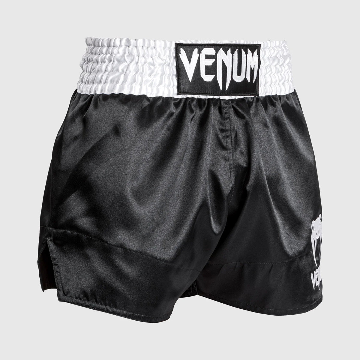 Venum Pantalones cortos clásicos de muay tailandés negro/blanco/blanco