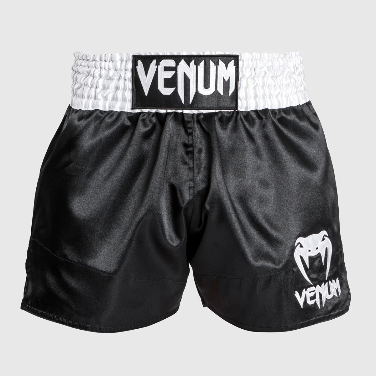 Venum Pantalones cortos clásicos de muay tailandés negro/blanco/blanco