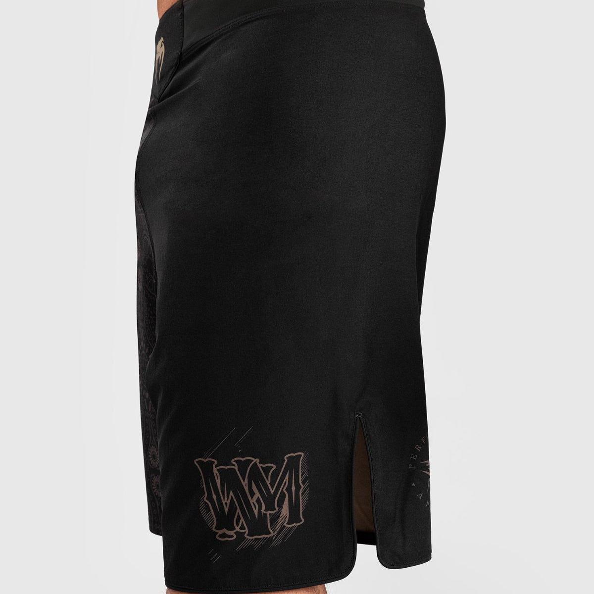 Venum santa muerte lateral escuro shorts preto/marrom