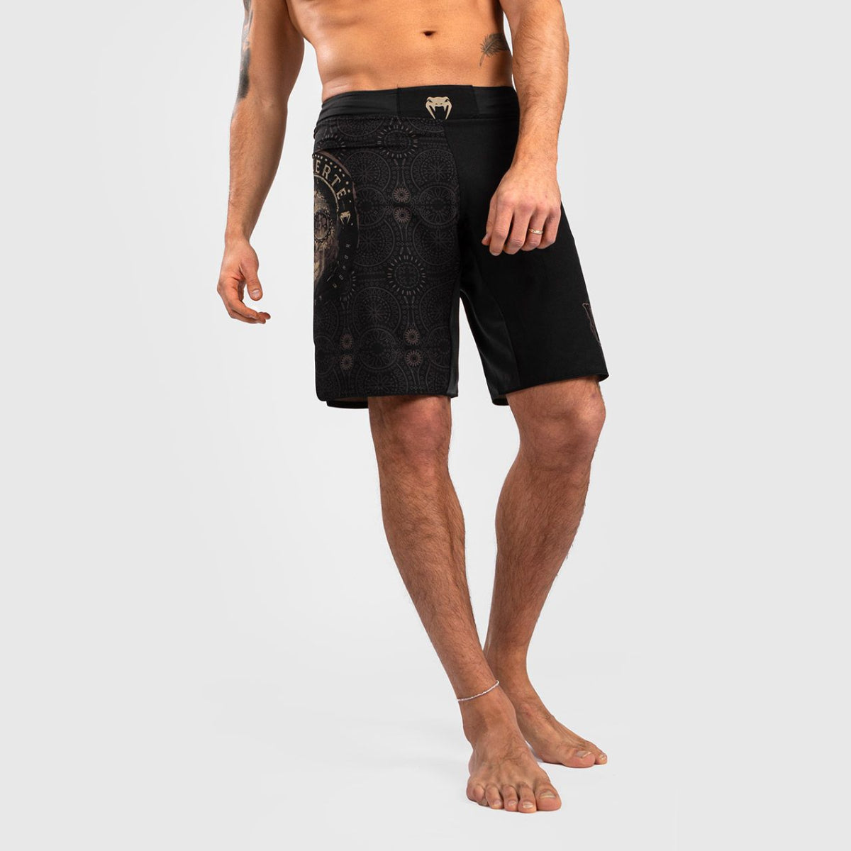 Venum santa muerte lateral escuro shorts preto/marrom