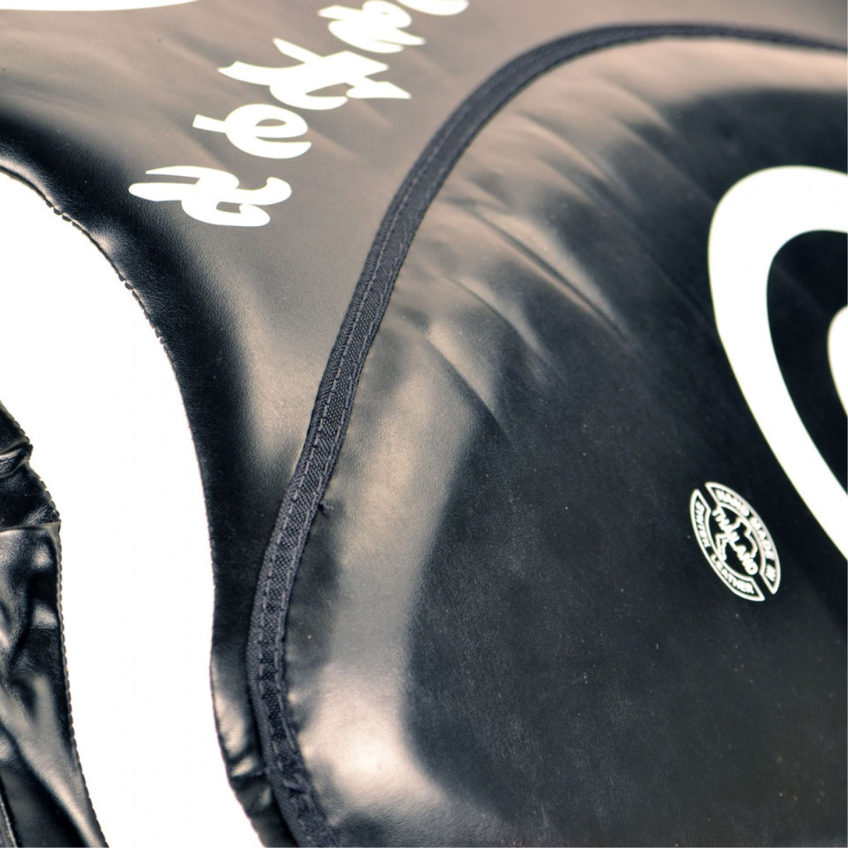 Fairtex TP3 Deluxe Oberschenkelpads schwarz