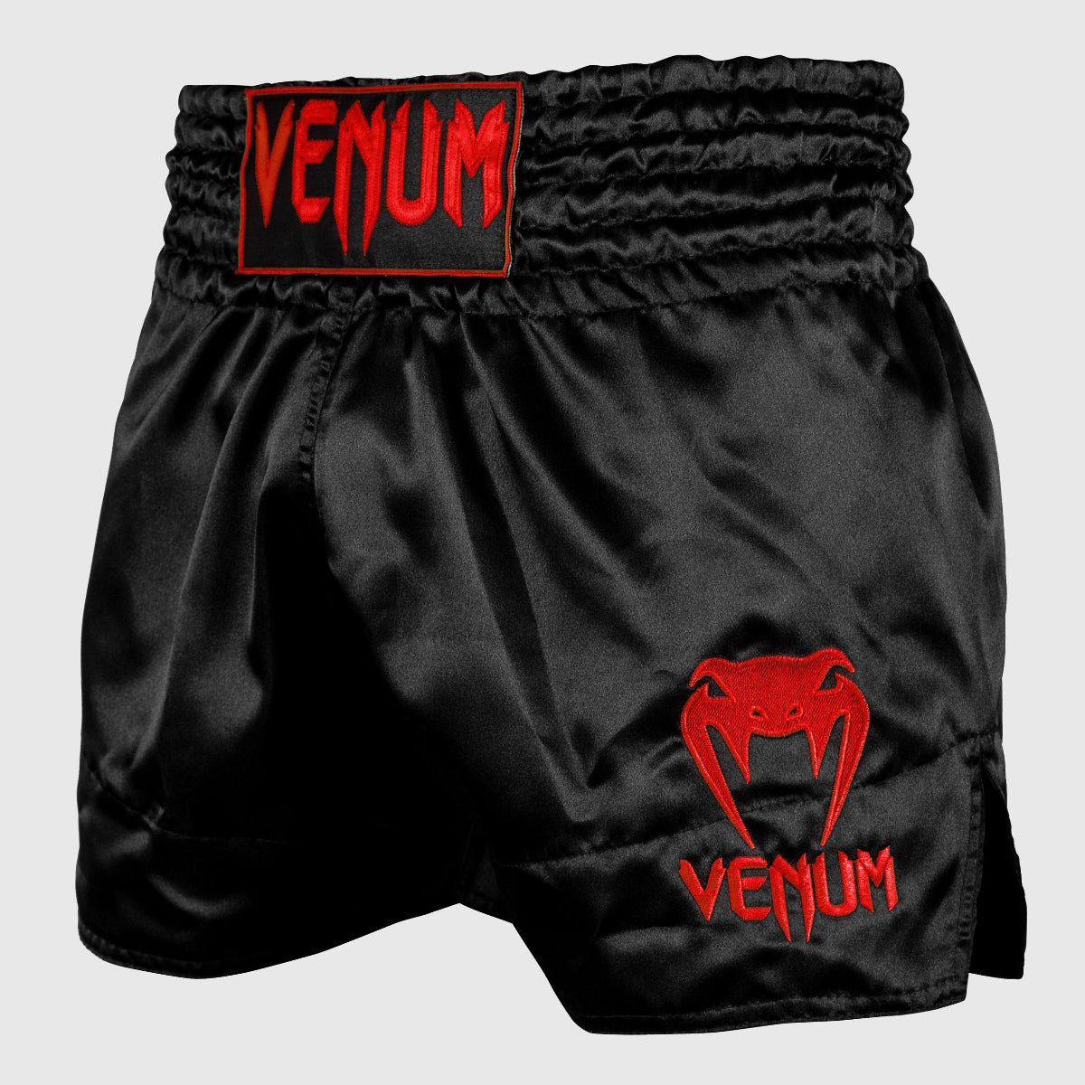 Venum Klassische Muay Thai -Shorts schwarz/rot