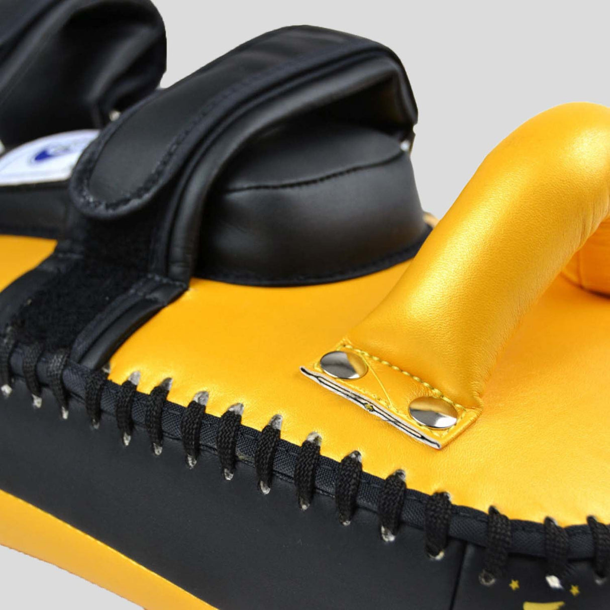 Gold/Black Fairtex KPLC5 Lätt thailändsk kickkuddar