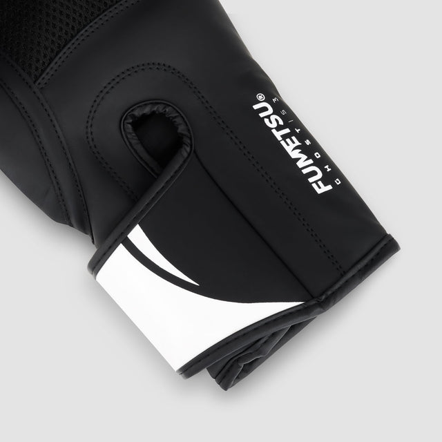 Fumetsu Ghost S3 Boxing Gloves Black/White - design close-up