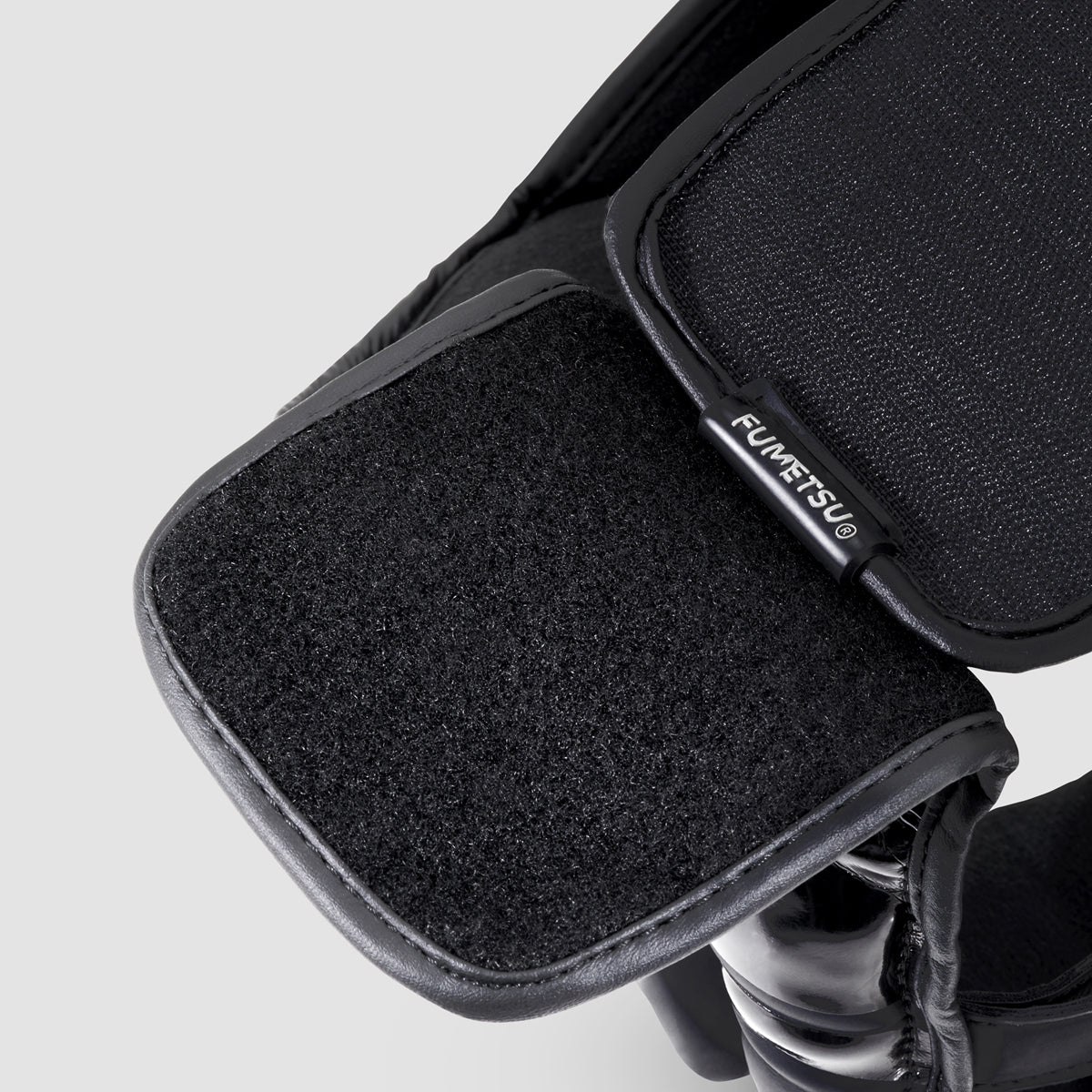 Fumetsu Ghost S3 Head Guard Schwarz/Weiß