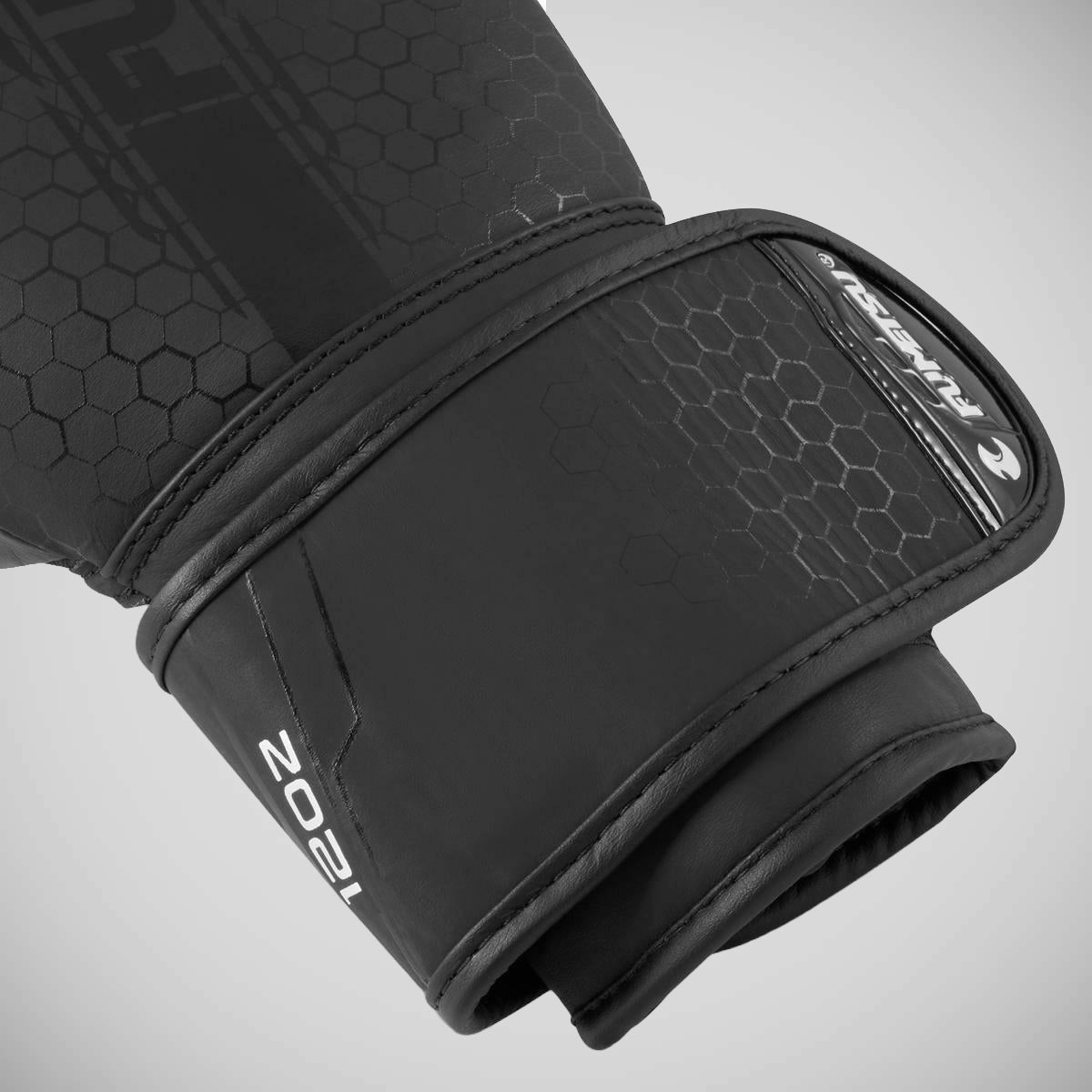 Fumetsu Alpha Pro Boxing Gloves Black/Black