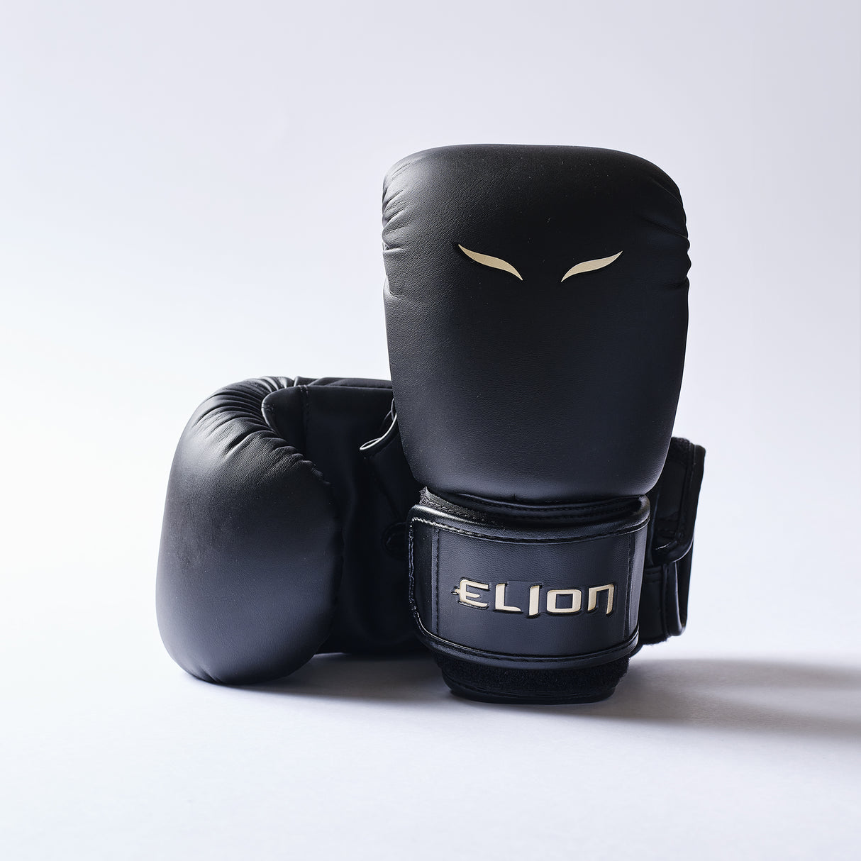 Elion Bag Gloves Black/Gold front and strap view