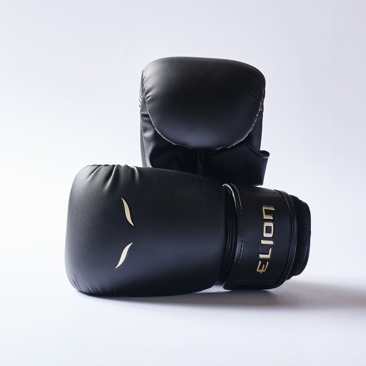 Elion Bag Gloves Black/Gold stacked pair