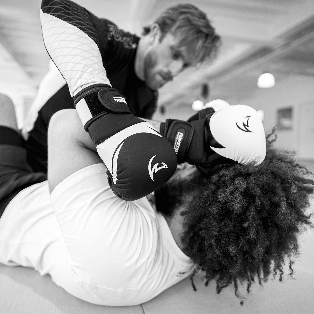 Fumetsu Ghost S3 MMA Sparring Hansker White/Black/Grey