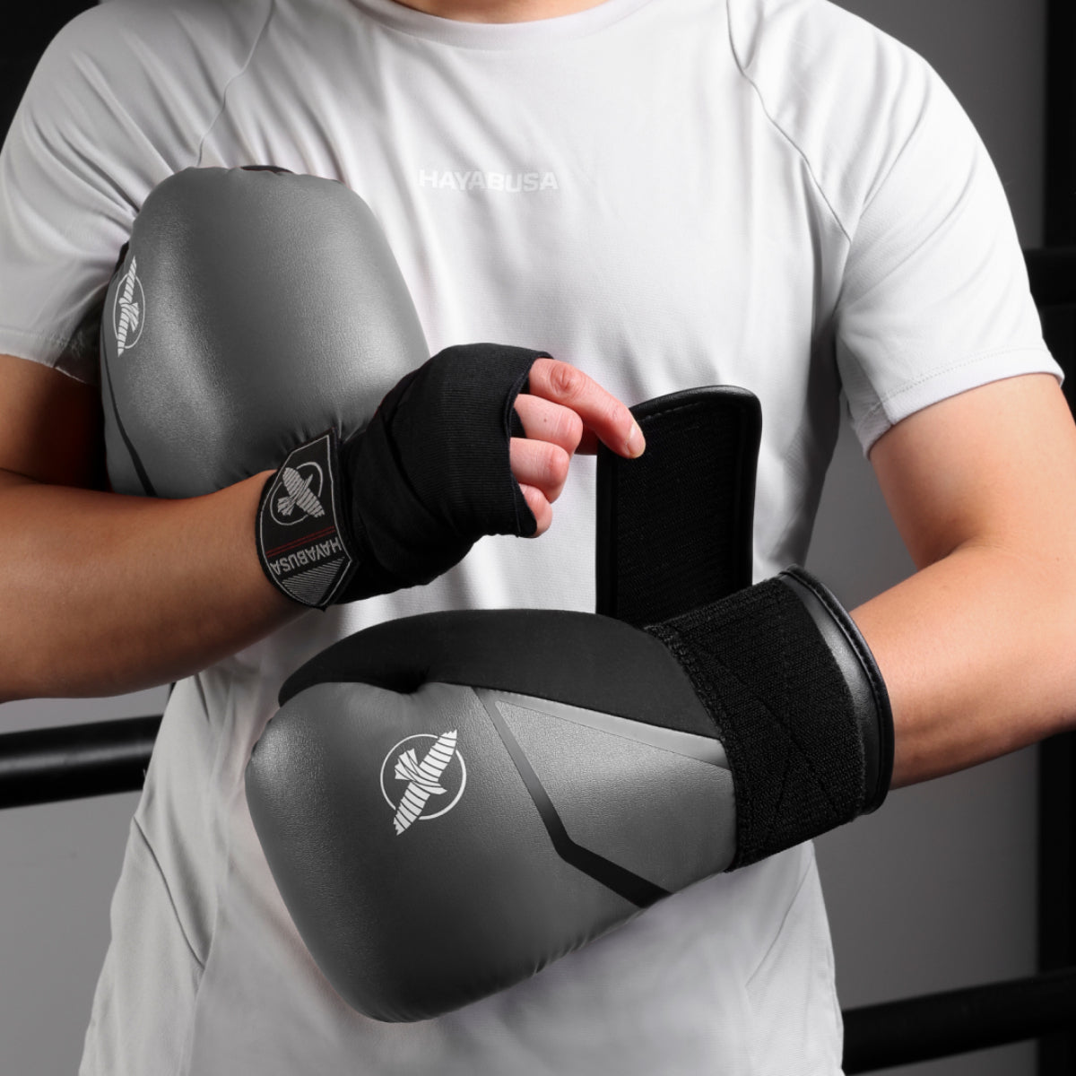 HAYABUSA E1 BOXING GLIVES Šedá/černá