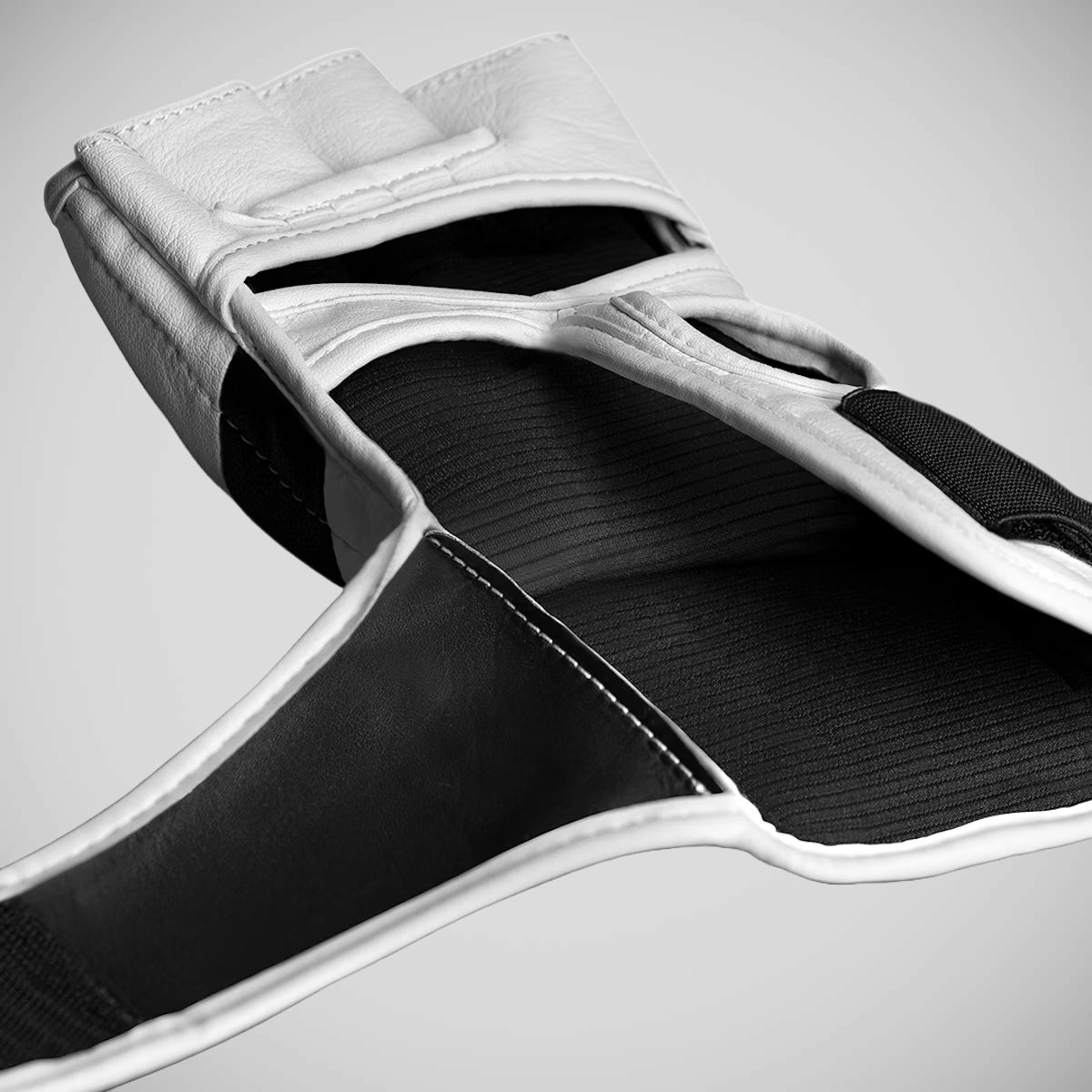 Hayabusa t3 mma 4oz перчатки белые/черные