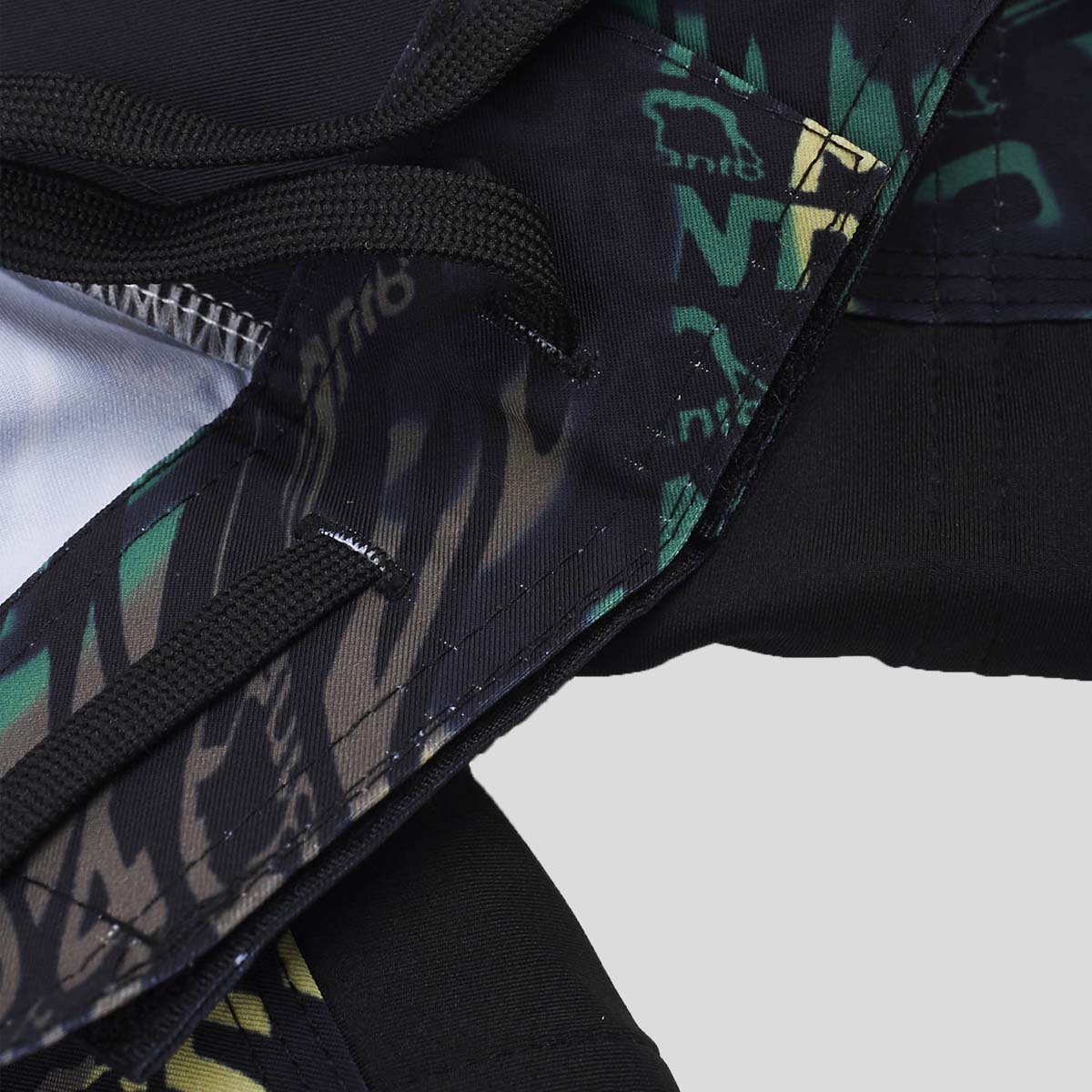 Manto는 싸움 반바지를 왜곡합니다