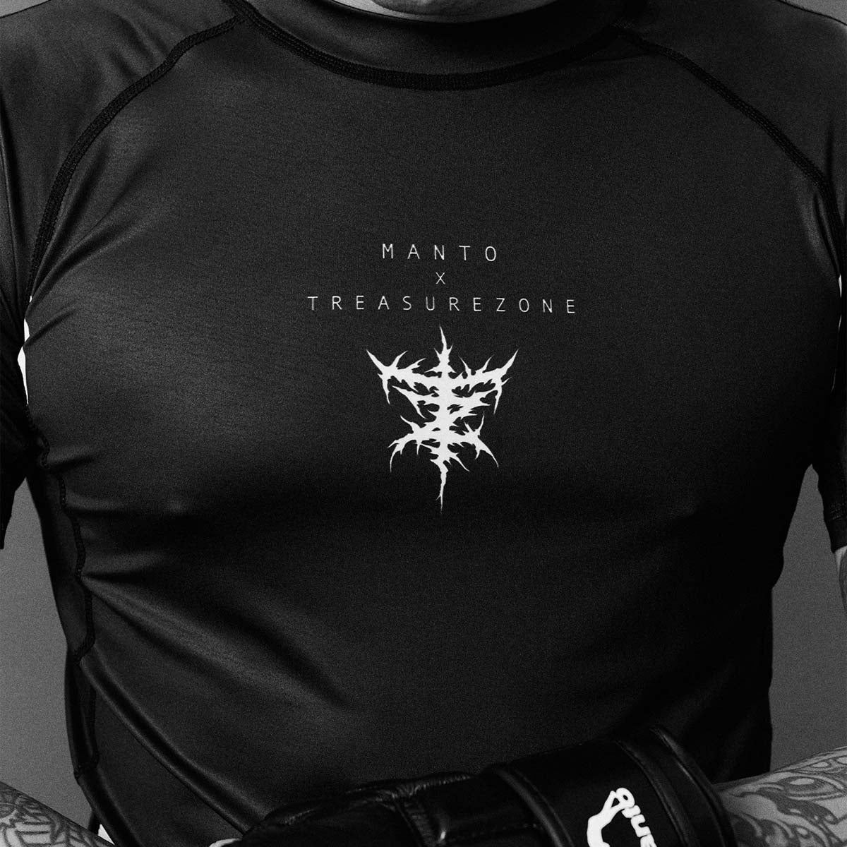 Manto Treasure Zone Rash Guard Black