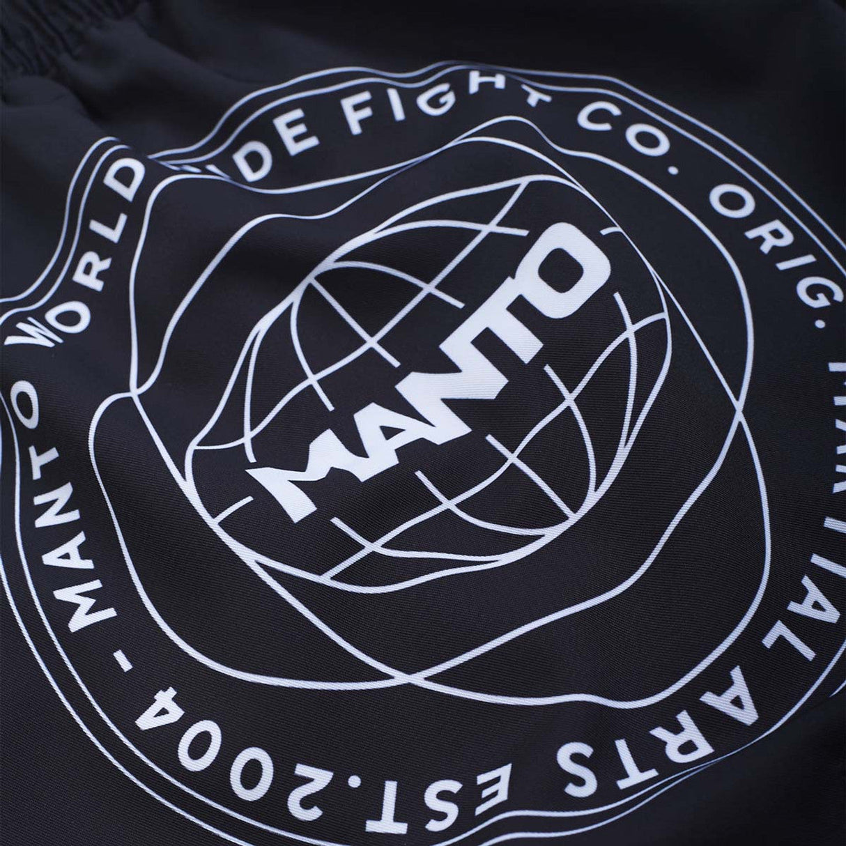 Manto Fragments는 반바지 반바지와 싸운다