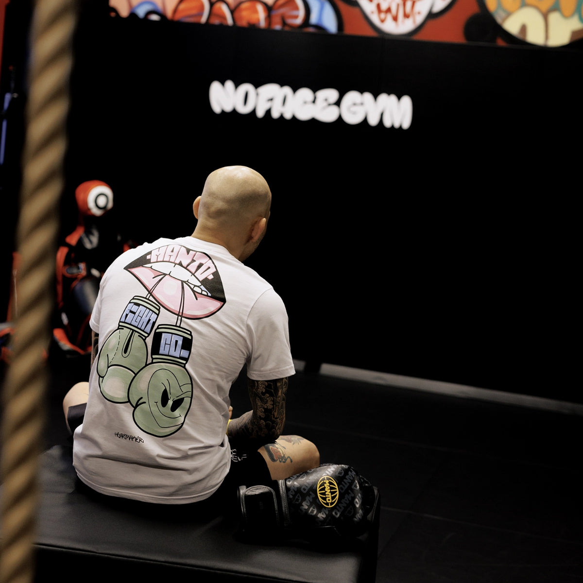 Manto x KTOF Rękawice T-shirt Różowy