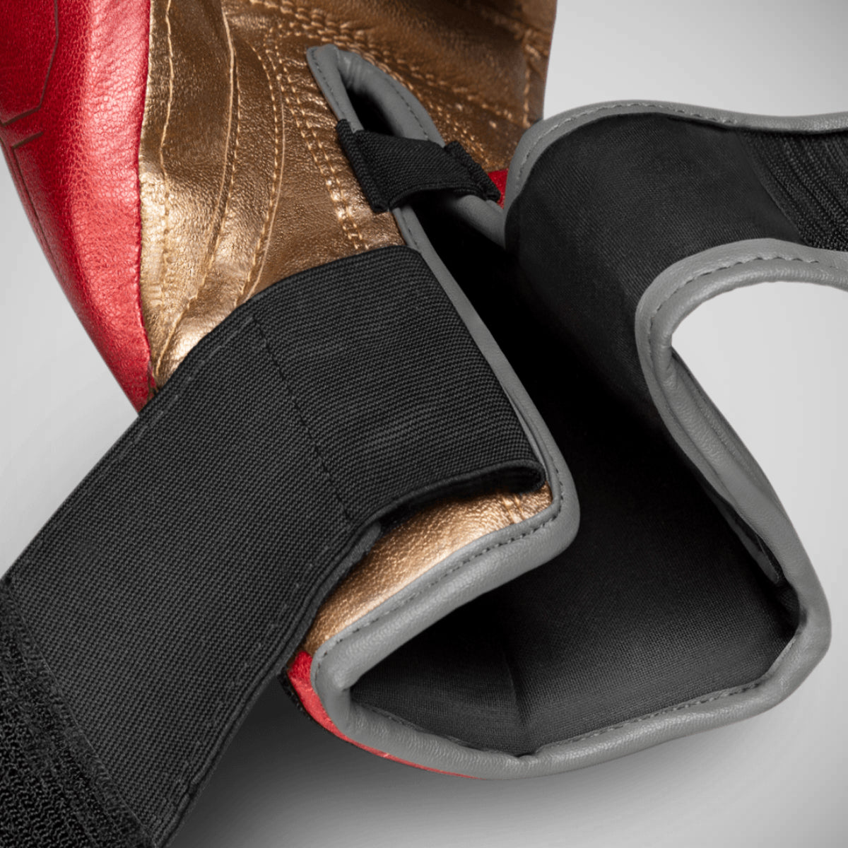 Το Marvel's Iron Man Boxing Gloves Red/Gold