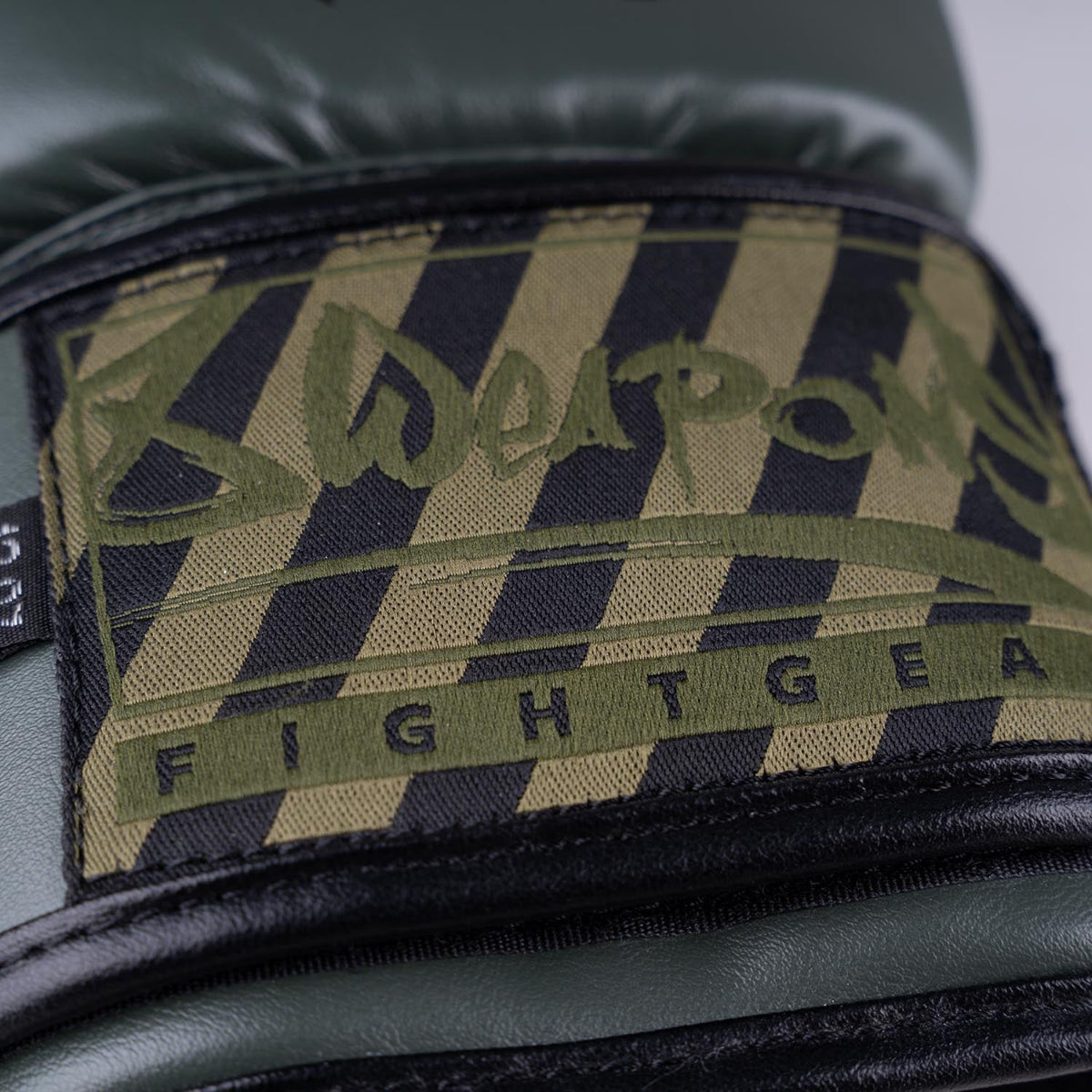 8 arme nelimitate 2.0 mănuși de box măslin/negru