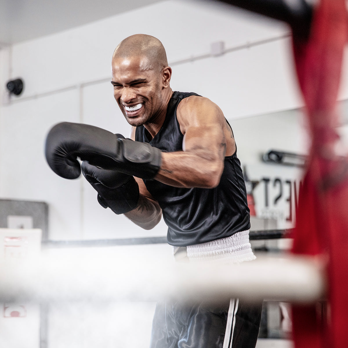 Opro Gold 자체 적합 구간 가드 화이트/골드
