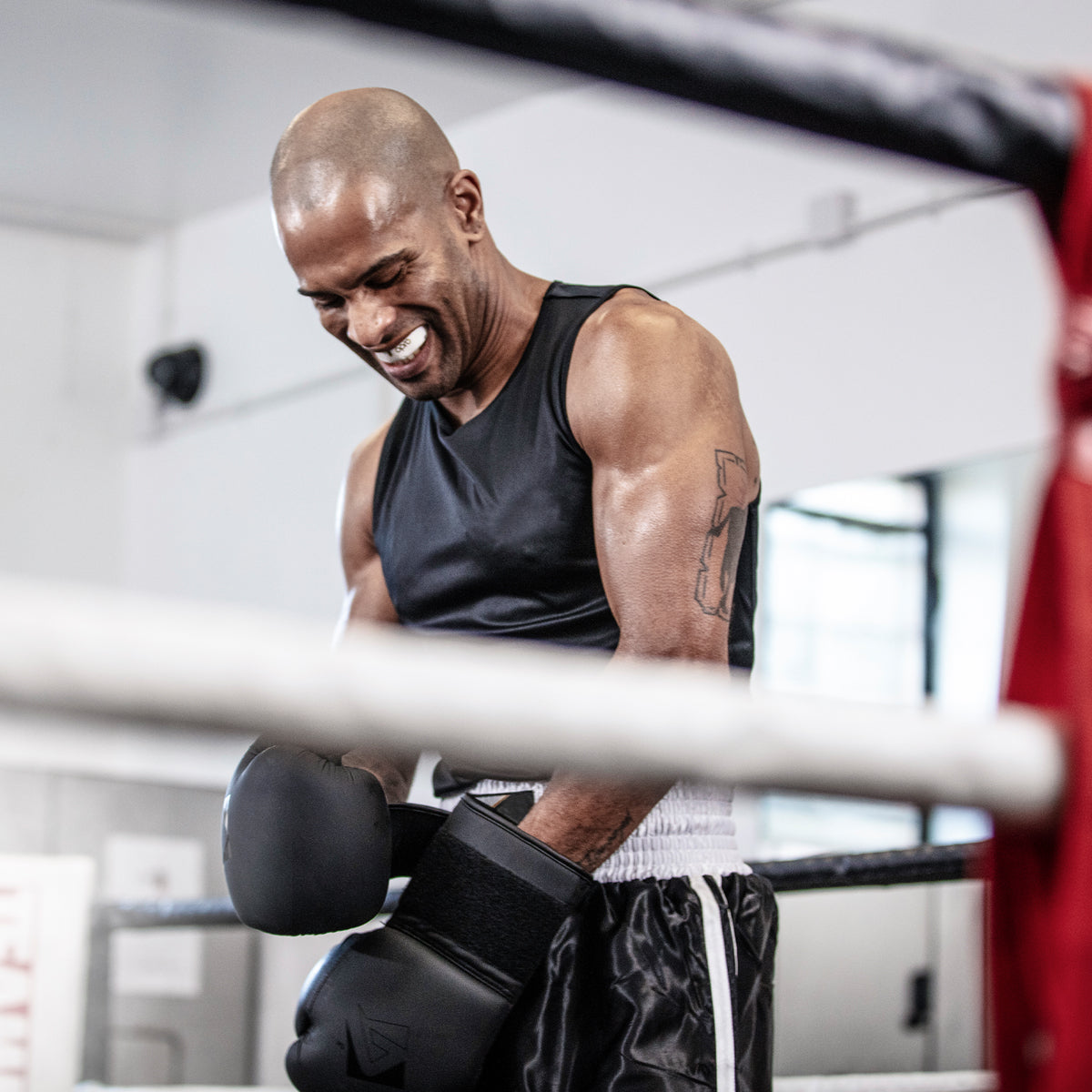 Opro Gold 자체 적합 구간 가드 화이트/골드
