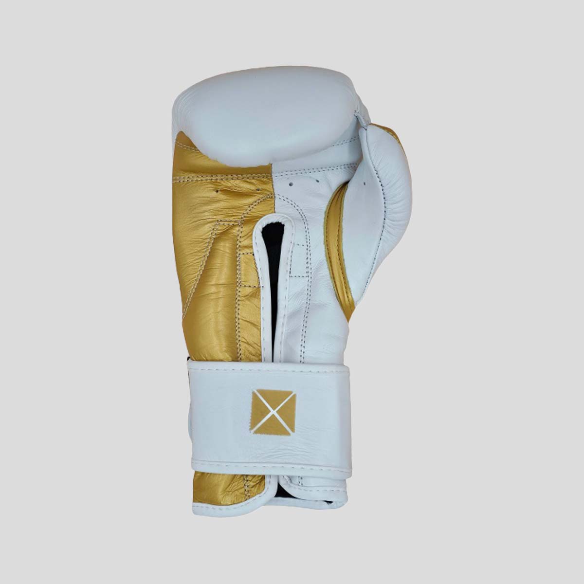 قفازات ملاكمة للملاكمة من الجلد المؤيدة للربع الأبيض/الذهب (جديد)