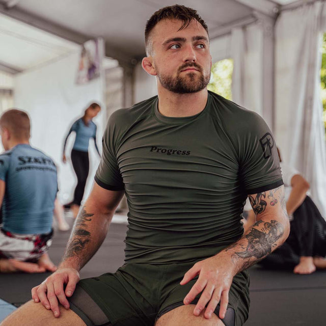 Progress Academy+ Short Sleeve Rash Guard Khaki