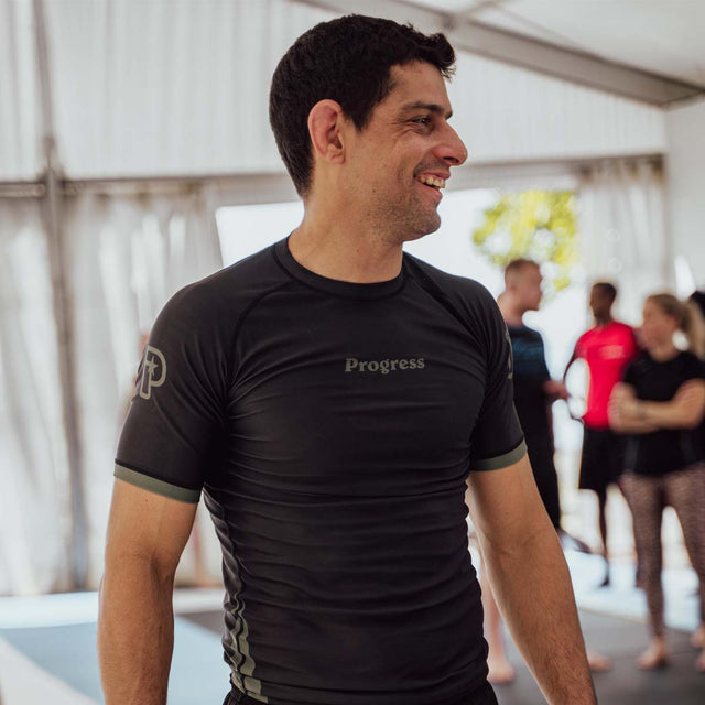 Progress Academy+ Short Sleeve Rash Guard Black