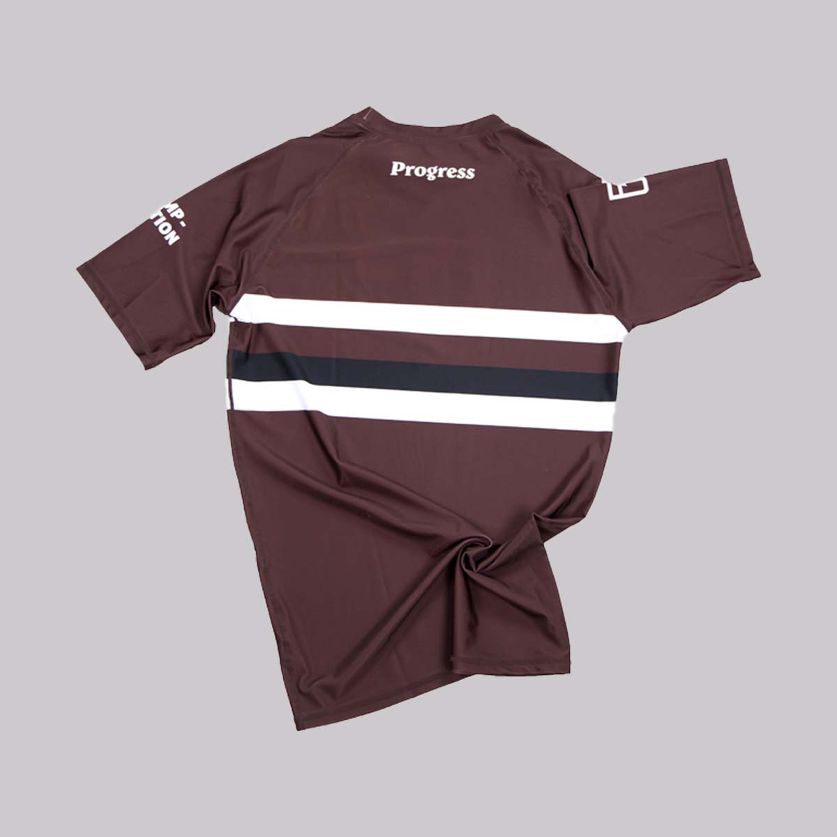 Прогресс ранжирует соревнование Rash Guard Brown