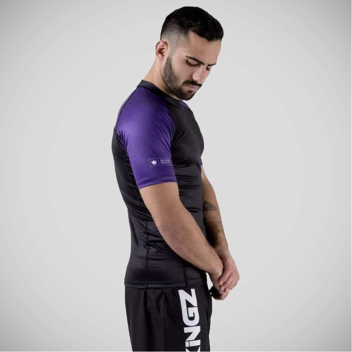 Кінгз -рейтинг виступу з коротким рукавом висипання фіолетово