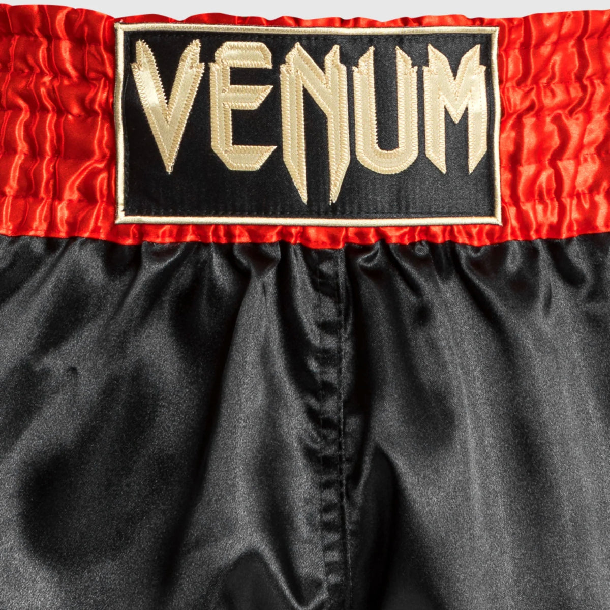 Venum Clásicos pantalones cortos muay tailandés rojos/negros/dorado