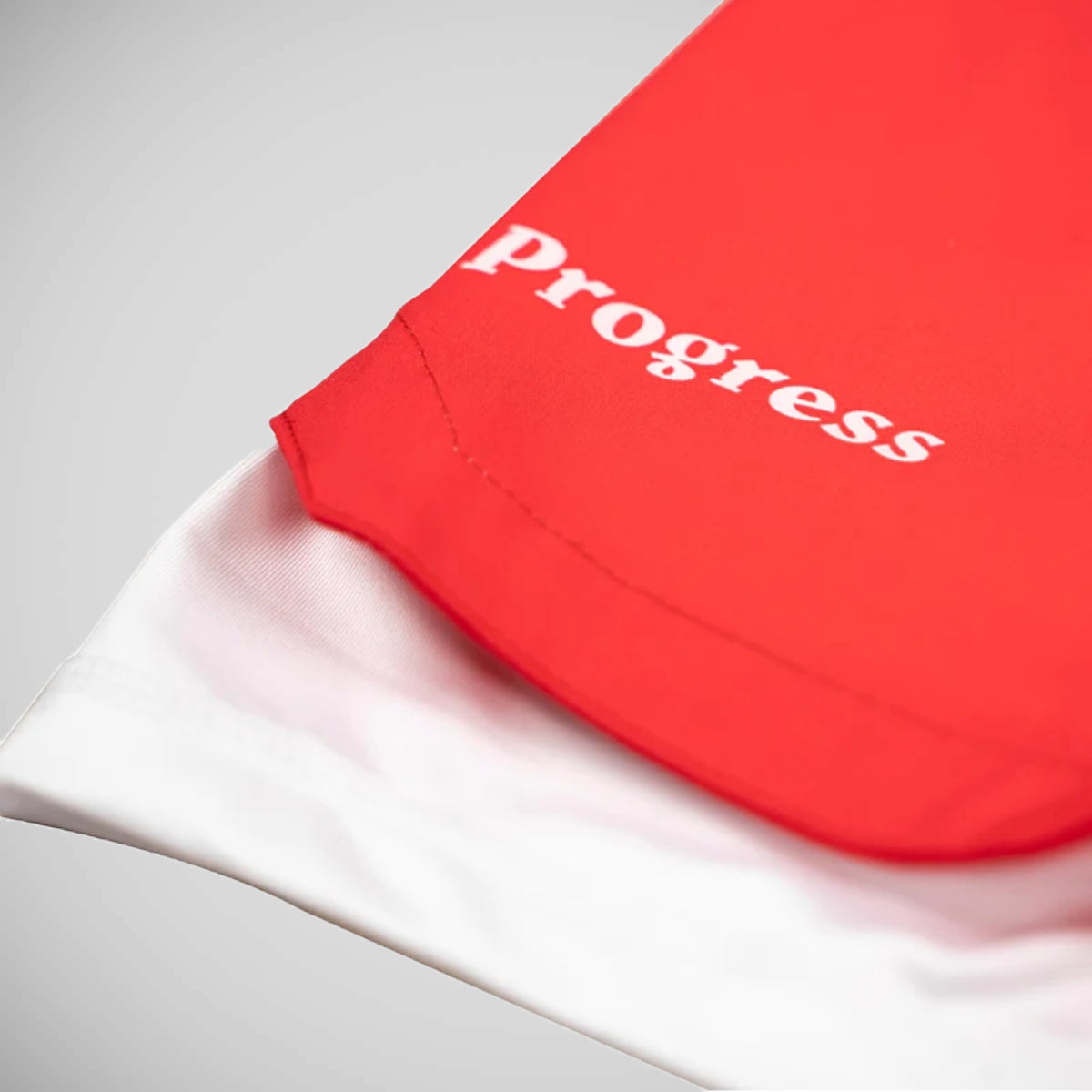 Fremdriftsprofil rød og hvit hybrid shorts rød/hvit