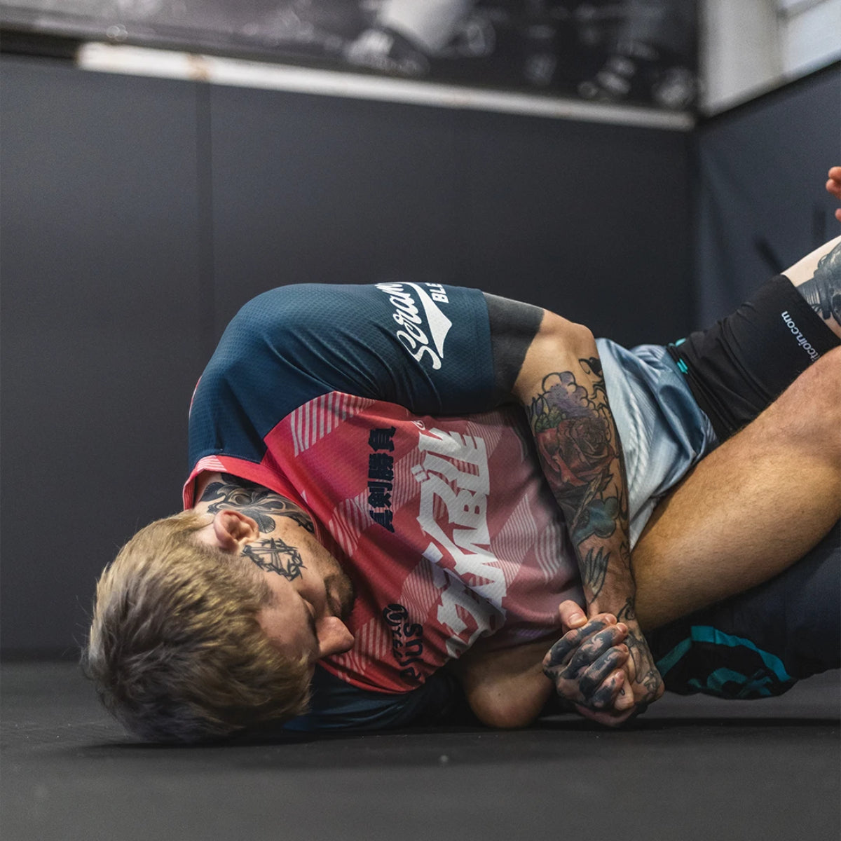 Сутичка дорай тренувань топ -червоного кольору