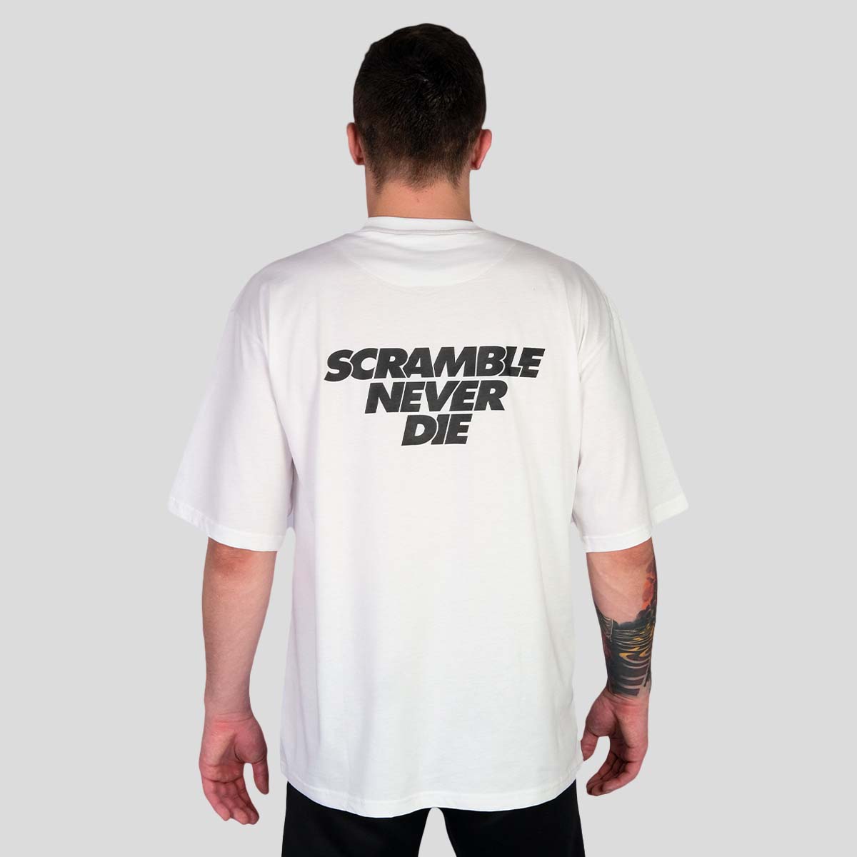 Scramble dör aldrig t-shirt vit