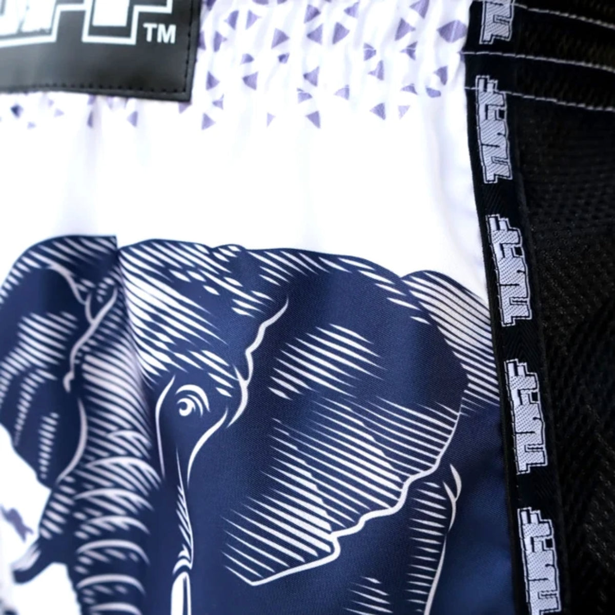 Tuff Sport MRS203 Retro -Stil weißer Krieg Elefant Muay Thai Shorts