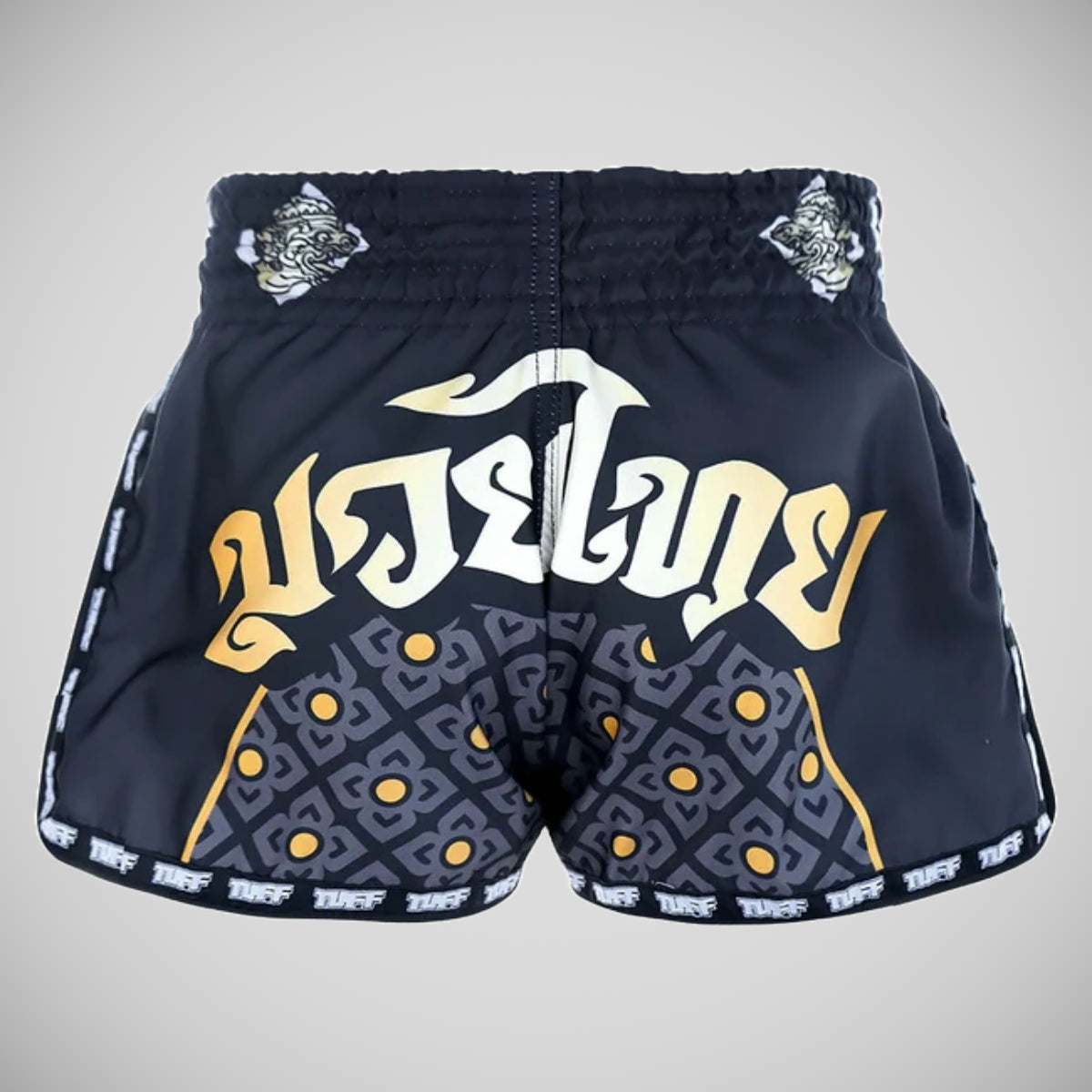 Tuff Sport Mrs206 Retro Style Black Singha Yantra med krigsflagg Muay Thai Shorts