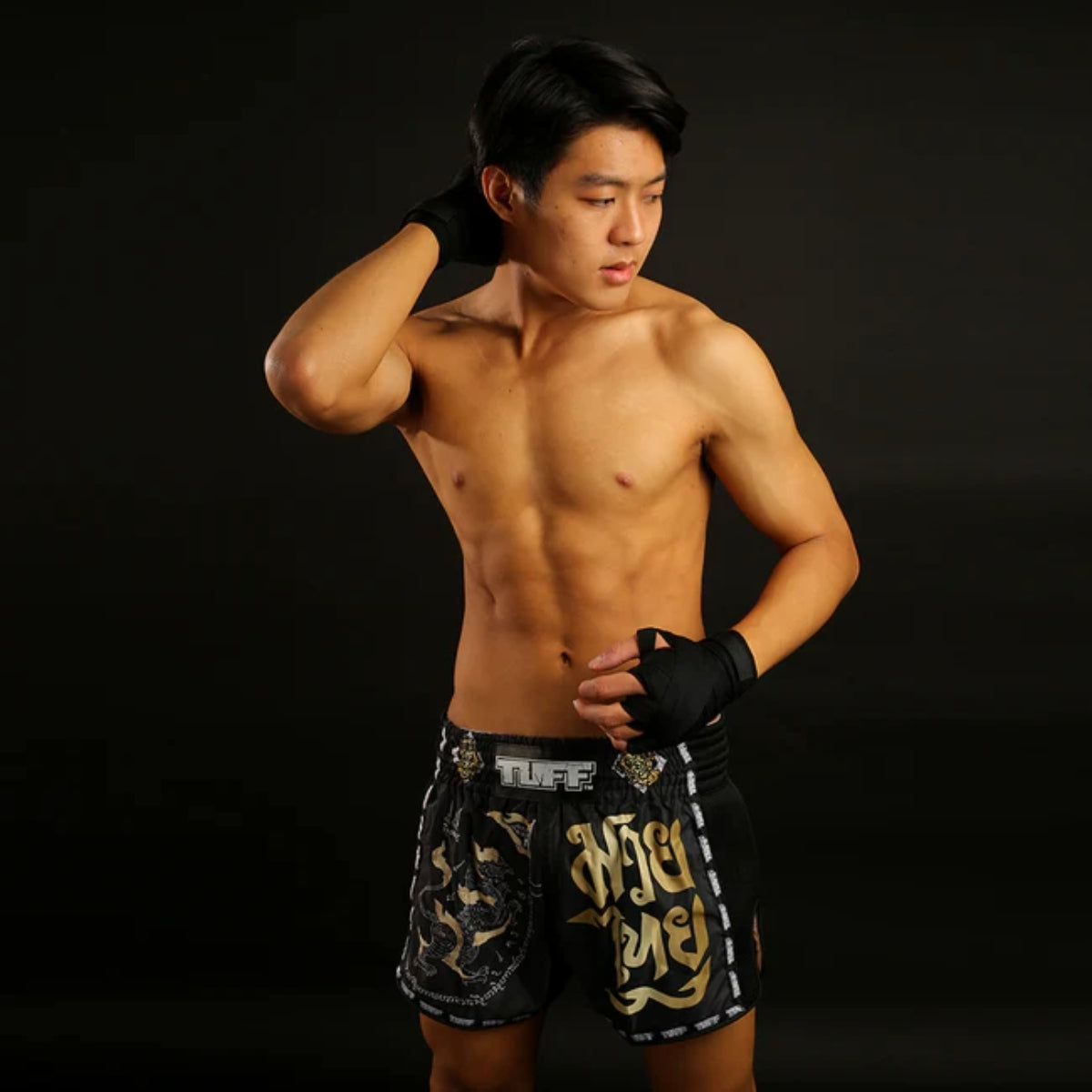 Tuff Sport Mrs206 Retro Style Black Singha Yantra med krigsflagg Muay Thai Shorts