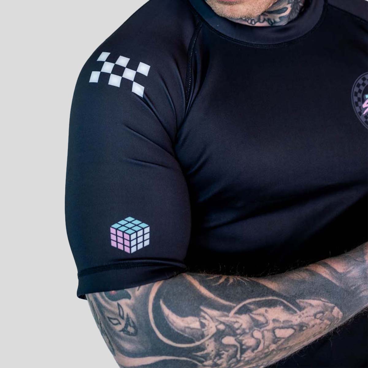 Roll suprême le finisseur à manches courtes éruption cutanée noir / blanc