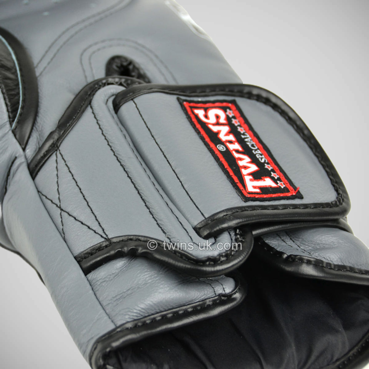 Twins BGVL6 Deluxe Sparring -Handschuhe schwarz/grau