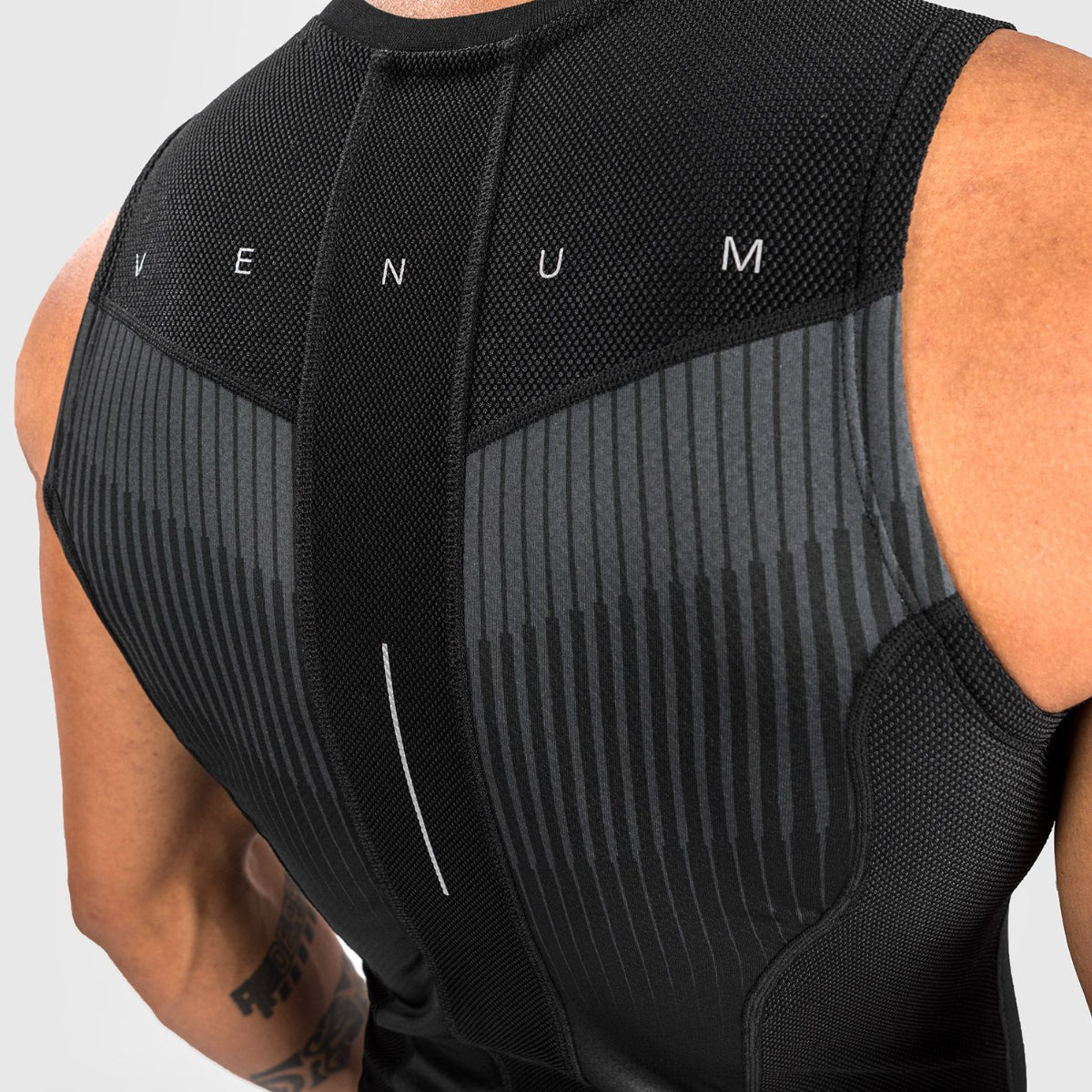 Venum Rashguard ermeløs biomecha svart