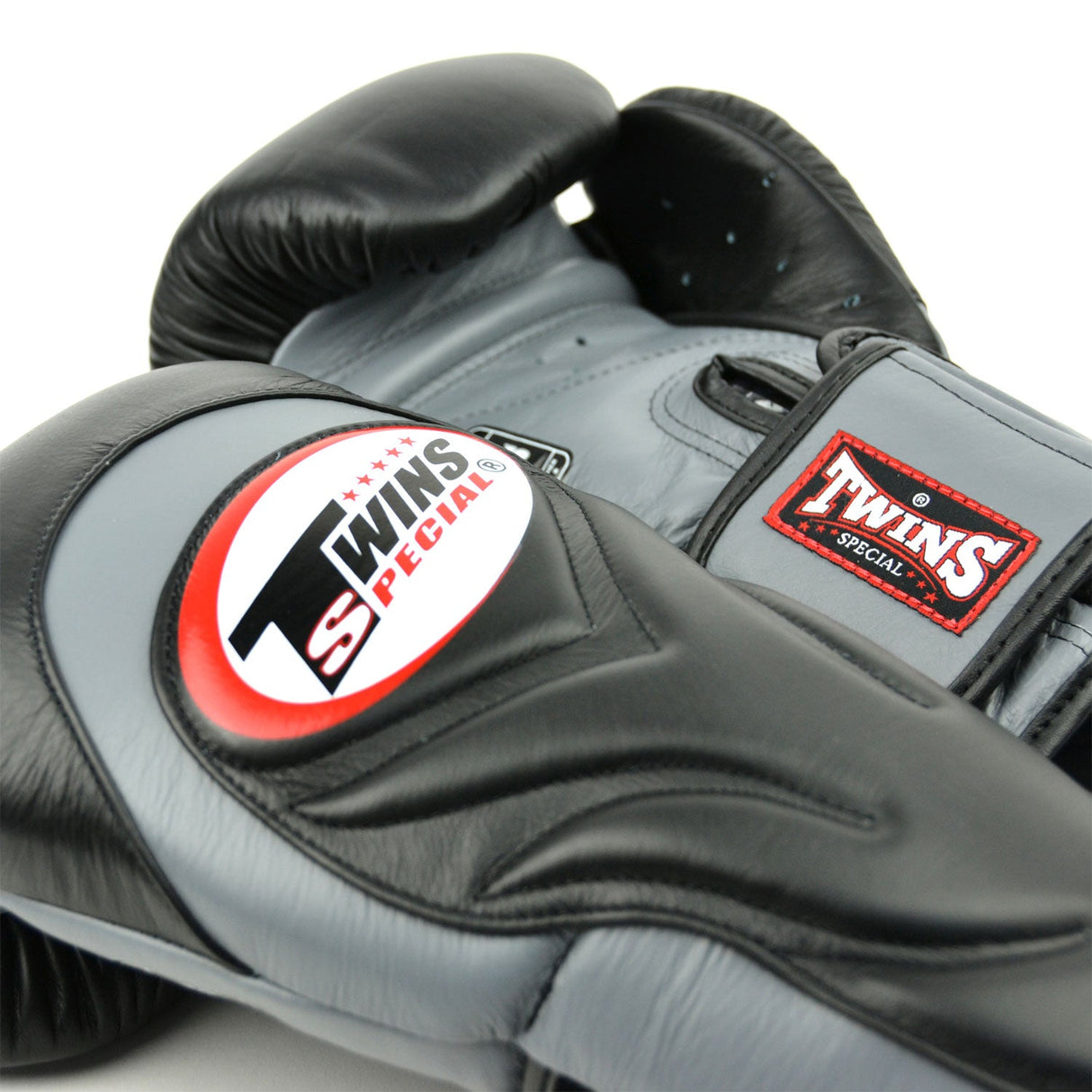 Twins Special BGVL6 Long-Cuff Boxing Gloves Black/Grey